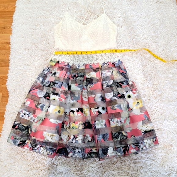 Papaya Dresses & Skirts - Papaya dress white whit pink size M